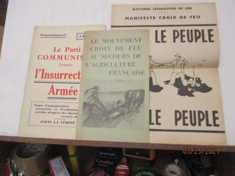 Politique -1)Le Parti communiste prépare l'insurrection armée, toute l'organisation, Enfin la Vérité.-2) Pour le Peuple, Par le Peuple - Manifeste ...