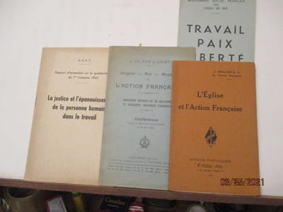 Politique -1)Le Parti communiste prépare l'insurrection armée, toute l'organisation, Enfin la Vérité.-2) Pour le Peuple, Par le Peuple - Manifeste croix de feu, Elections de 1936, par La Rocque-3) Le Parti social français , rapport du 11 ème congrès Lyon, 1937, par Pierre Forest- 4) Le Parti social français , rapport du 11 ème congrès Lyon, 1937, par Jeanne Garrrigoux- 5) Alsace et Lorraine, Terres françaises - 6) Exigences de la libération- 7) L'église et l'Action française de J. Boulier- 8)Origine, But, Moyens de l'Action française, conférence du 29 mai 1925.- 9) La justice et l'épanouissement de la personne humaine dans le travail , par G.D.A.C.- 10) Travail, Paix, liberté par le Mouvement Croix de Feu par La Rocque.- 11) Le Mouvement croix de Feu au secours de l'agriculture française