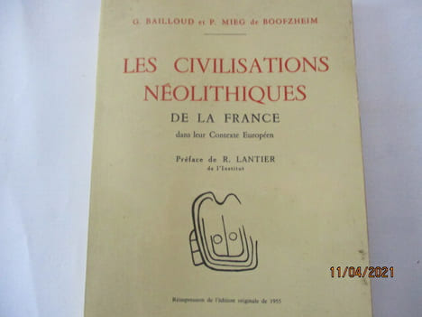 Les civilisations néolithiques de la france dans leur contexte européen. Bailloud, Gérard (1919-2010) - Mieg de Boofzheim, P. - Préface de Lantier, ...