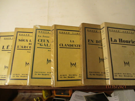 Sous le pied de l'Archange - La clandestine - La Hourie - Léna - En dérive - La fosse aux vents, ceux de la "Galatée" - 6 volumes. VERCEL, Roger