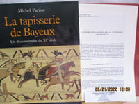 Normandie - 5 Ouvrages sur la Tapisserie de Bayeux. Tapisserie de la Reine Mathilde --- Dix années tragiques de sa longue histoire, 1939-1948, traquée par les allemands, sauvée par les français --- Livret-guide --- Un documentaire du XI è siècle ---The Mystery of the Bayeux Tapestry - Les pérégrinations de la tapisserie.