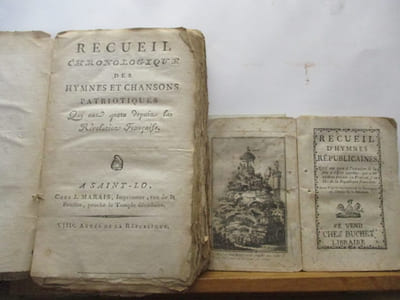 Révolution - I) Recueil d'hymnes républicaines qui ont paru à l'occasion de la fête à l'Etre suprême, qui a été célébrée Décadi 20 prairial, l'an second de la République française avec figure représentant la Montagne, au champ de la Réunion- II)Recueil chronologique des Hymnes et chansons Patriotiques qui ont paru depuis la Révolution Française - 2 ouvrages.
