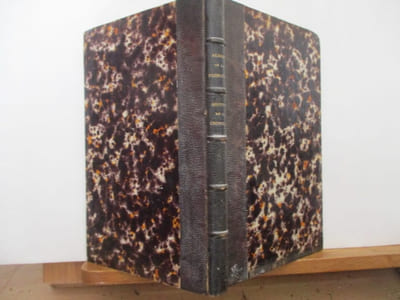 Mode - Histoire de la crinoline au temps passé par Albert de la Fizelière suivie de la satyre sur les cerceaux, paniers, etc par Le chevalier de Nisard et de l'indignité et l'extravagance des paniers par un prédicateur.