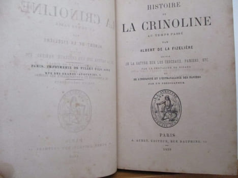 Mode - Histoire de la crinoline au temps passé par Albert de la Fizelière suivie de la satyre sur les cerceaux, paniers, etc par Le chevalier de ...