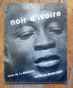 Noir d'ivoire.