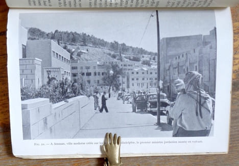 L'Orient dans un pare-brise. . Pictet Hubert:
