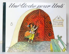 Une cloche pour Ursli.  par Carigiet Aloïs, Selina Choenz, Maurice Zermatten (traduction):