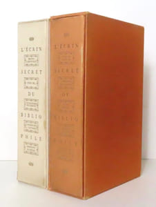 L'écrin secret du bibliophile. Le livre de volupté (Bab-Nameh) - Les chansons secrètes de Bilitis - Les confessions d'un perverti - A la Feuille de rose, maison turque - Les doléances du portier des Chartreux ou Les conseils de Dom Bougre. / Mylord Arosuillé ou Les bamboches - L'origine des Cons sauvages, la manière de les apprivoiser, le moyen de prédire toutes choses adevnir par icieux, Plus le bail à ferme desdits cons, avec les sens et les rentes et tout ce qui en dépend, Plus la source du gros fessier des nourrices et la raison pourquoi elles sont si fendues entre les jambes - Douze aventures érotiques du bossu Mayeux écrites par lui-même - Les préservatifs des dangers de l'amour à travers les âges.