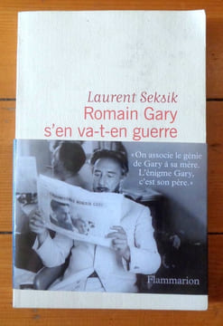 Romain Gary s'en va-t-en guerre. . Seksik Laurent: