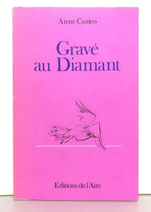 Gravé au diamant.