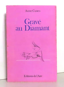 Gravé au diamant.