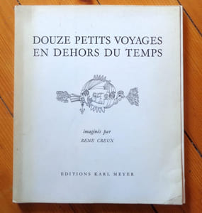 Douze petits voyages en dehors du temps.