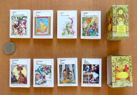 2 coffrets de livres minuscules. La petite Poucette - Haensel et Gretel - Aladin et la lampe merveilleuse - Le voyage de Nils Holgersson - Alice au ...