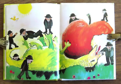 Le petit homme à la pomme.