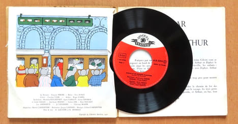 Le Roi Babar numéro 7 - Babar et ce coquin d'Arthur. . Brunhoff Jean de, Périer François (récitant), Furet Yves (Babar) et al.: