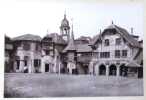 [Entr&eacute;e du Village suisse - Maison du Chevalier (Schaffouse), Pont couvert de Lucerne, Maison au campanile d'Auvernier, Maison de Moudon]. . ...
