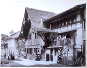 [Village suisse - La Grand'Rue côté droit: Laupen (Berne), Rosswiesli dans le Fischenthal, Maison tessinoise].  par Boissonnas Fred.:  - Image 1
