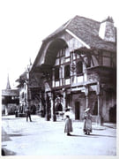 [Village suisse - La Grand'Rue côté gauche: Fontaine de Nyon. Maisons de Berne et Morat].  par Boissonnas Fred.:  - Image 1