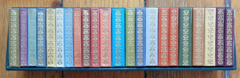 20 ouvrages en hongrois, en 22 volumes (minuscules).