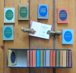 20 ouvrages en hongrois, en 22 volumes (minuscules).