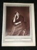 Portrait Juliette Lamber Adam par Mulnier - Photoglyptie + Texte. Mulnier (photographe) ; Adolphe Badin (notice biographique)