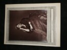 Portrait Juliette Lamber Adam par Mulnier - Photoglyptie + Texte. Mulnier (photographe) ; Adolphe Badin (notice biographique)