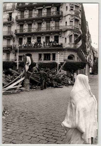 Photographie argentique 1960 Guerre d'Alg&eacute;rie - Semaine des Barricades. 