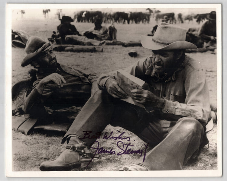 James Stewart - Photographie d&eacute;dicac&eacute;e et sign&eacute;e - 20,4 x 25,2 cm. James Stewart
