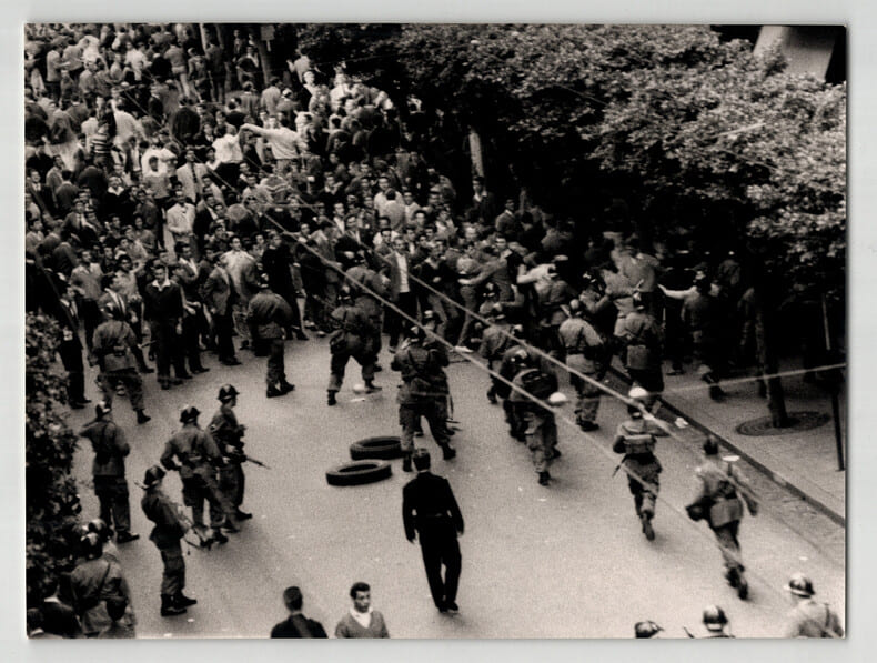 Photographie argentique 1960 Alg&eacute;rie Semaine des barricades Les affrontements. 