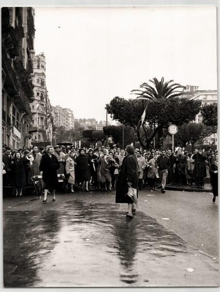 Photographie argentique 1960 Guerre d' Alg&eacute;rie Semaine des barricades. 