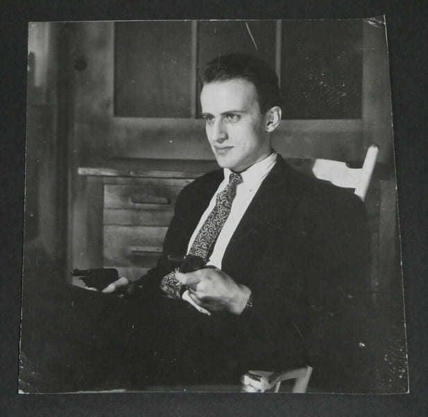 Boris VIAN - Photographie 20,9 x 20 cm, par H&eacute;l&egrave;ne ROGER-VIOLLET. H&eacute;l&egrave;ne ROGER-VIOLLET