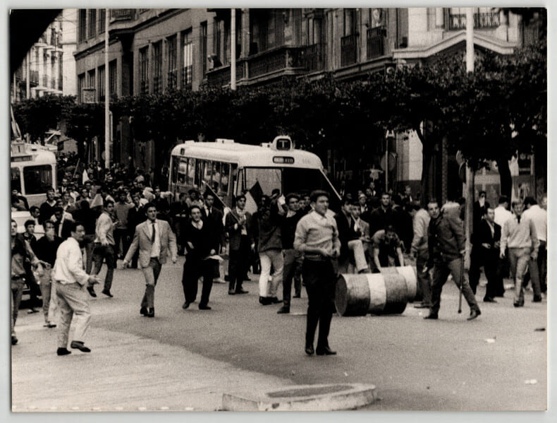 Photographie argentique 1960 Guerre d'Alg&eacute;rie Semaine des barricades. 