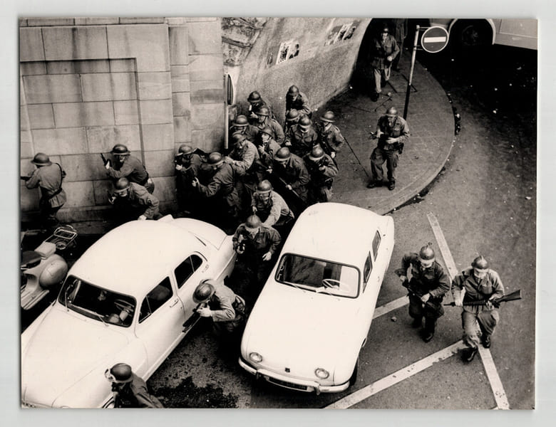 Photographie argentique 1960 Guerre d' Alg&eacute;rie Semaine des barricades. 