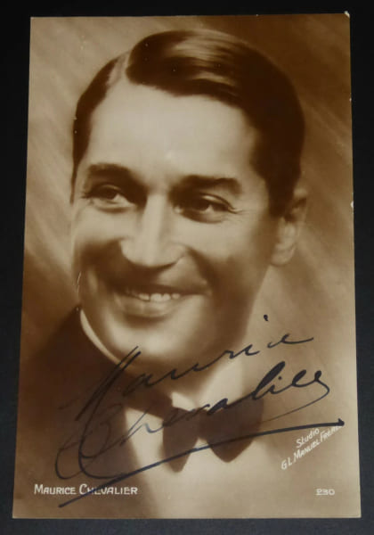CHEVALIER Maurice - CARTE POSTALE AUTOGRAPHE SIGN&Eacute;E STUDIO G.L. MANUEL FR&Egrave;RES. Maurice Chevalier