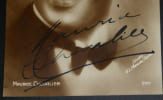 CHEVALIER Maurice - CARTE POSTALE AUTOGRAPHE SIGN&Eacute;E STUDIO G.L. MANUEL FR&Egrave;RES. Maurice Chevalier