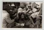 Photographie argentique Ann&eacute;es 60 Madagascar Moment de partage. 