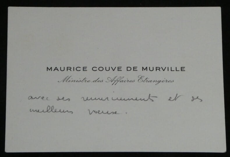 Maurice Couve de Murville Carte de visite autographe de vœux et de remerciements. Maurice Couve de Murville
