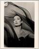 Anjelica HUSTON autographe - GRANDE PHOTOGRAPHIE SIGN&Eacute;E de sa main 25 x 20 cm. Anjelica HUSTON