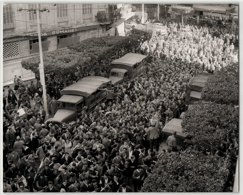 Photographie argentique de 1960 Guerre Alg&eacute;rie Semaine des Barricades. 