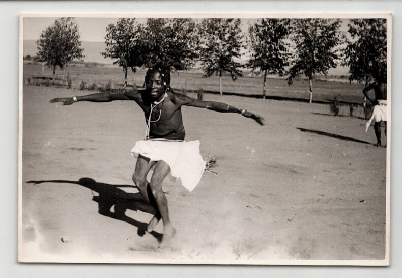 Photographie argentique Ann&eacute;es 60 Danse traditionnelle Madagascar. 