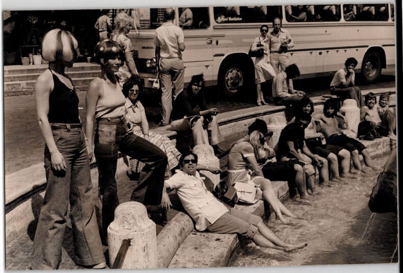 Photographie Copyright, international Press Photo, ann&eacute;es 70, jeunes mod&egrave;les bus. 