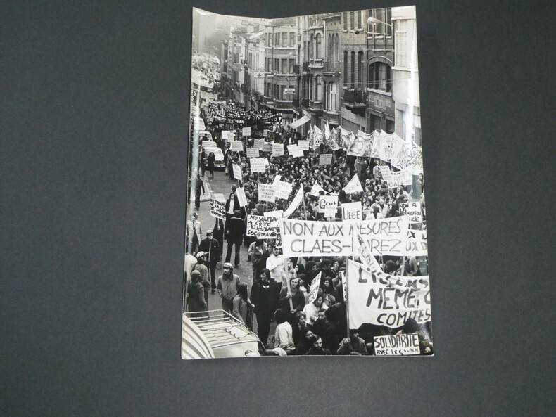 Photographie noir et Blanc d'&eacute;poque ann&eacute;es 70 Manifestations &agrave; Bruxelles en 1972, par Jean GUYAUX. Jean GUYAUX