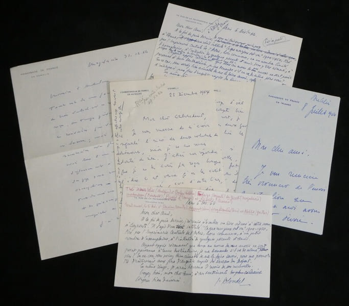 Ensemble de 5 lettres autographes sign&eacute;es, des Ambassadeurs de France en Somalie, en Autriche, en Irlande et J.F. Blondel, 1964. Jean de Garnier des ...