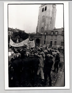 Photographie à l'église Saint-Germain-des-Prés durant une manifestation