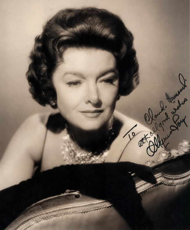 Myrna LOY, actrice - GRANDE PHOTOGRAPHIE SIGN&Eacute;E ET D&Eacute;DICAC&Eacute;E 25 x 20 cm. Myrna LOY