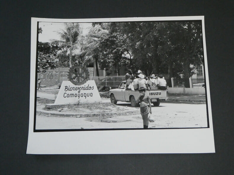 Photographie noir et Blanc d'&eacute;poque ann&eacute;es 70 STERN, Bienvenue &agrave; Comayagua. 