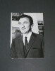 Photographie noir et Blanc d'&eacute;poque ann&eacute;es 70 O.R.T.F Roger COUDERC journaliste sportif fran&ccedil;ais. Roger COUDERC
