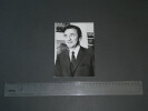 Photographie noir et Blanc d'&eacute;poque ann&eacute;es 70 O.R.T.F Roger COUDERC journaliste sportif fran&ccedil;ais. Roger COUDERC