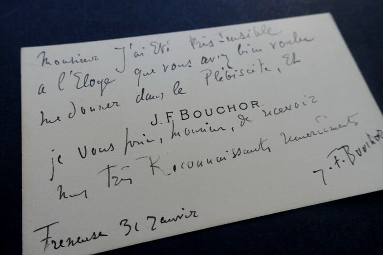 Carte de visite simple, sign&eacute;e - Remerciements pour un &Eacute;loge paru dans le journal le Pl&eacute;biscite. Joseph-F&eacute;lix Bouchor
