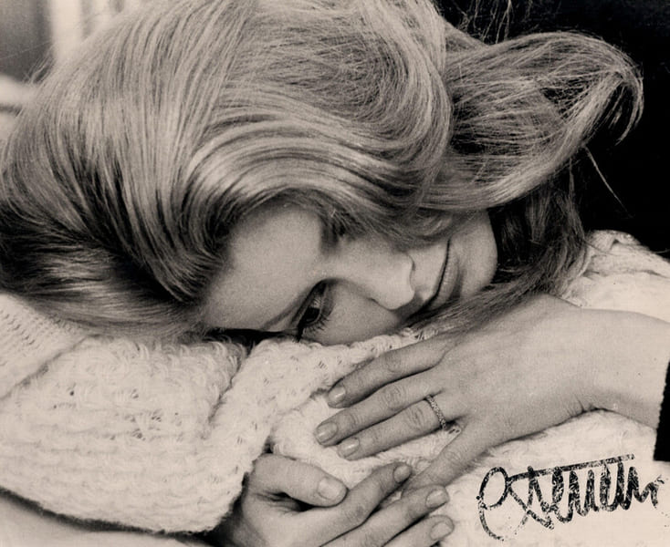 Catherine DENEUVE Actrice, PHOTOGRAPHIE SIGN&Eacute;E &agrave; la main Autographe 25 x 20 cm. Catherine DENEUVE
